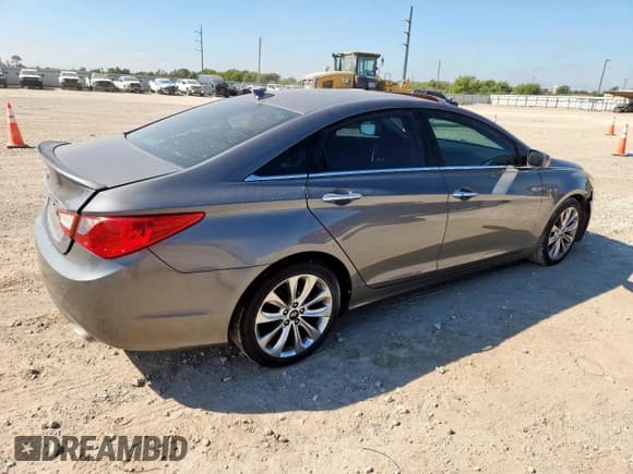 ✅ 2013 Hyundai Sonata Limited • VIN: 5NPEC4AC5DH645023 • Lot: 85843045. Listed on Copart with 111,053 mi. Free auction sales archive from the USA and detailed vehicle history report at DreamBid. Image 3.