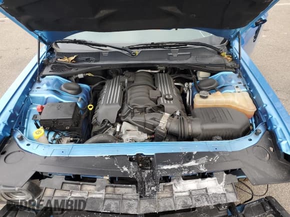 ✅ 2015 Dodge Challenger SRT 392 • VIN: 2C3CDZDJXFH905945 • Lot: 87290495. Wystawiony na Copart z przebiegiem 28 768 mil. Bezpłatny archiwum sprzedaży aukcyjnych z USA i szczegółowy raport historii pojazdu na DreamBid. Zdjęcie 11.