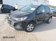 ✅ 2020 Chevrolet Trax LT • VIN: KL7CJPSBXLB044126 • Lot: 43350705. Wystawiony na IAAI z przebiegiem 111 439 mil. Bezpłatny archiwum sprzedaży aukcyjnych z USA i szczegółowy raport historii pojazdu na DreamBid. Zdjęcie 2.