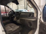 ✅ 2020 Ford Transit Cargo • VIN: 1FTBR1Y81LKA74678 • Lot: 41173381. Wystawiony na IAAI z przebiegiem 39 137 mil. Bezpłatny archiwum sprzedaży aukcyjnych z USA i szczegółowy raport historii pojazdu na DreamBid. Zdjęcie 5.