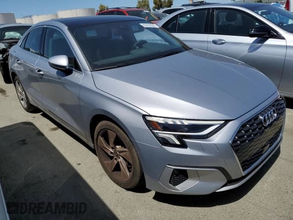 ✅ 2023 Audi A3 Premium • VIN: WAUAUDGY9PA034516 • Lot: 52767804. Wystawiony na Copart z przebiegiem 3 950 mil. Bezpłatny archiwum sprzedaży aukcyjnych z USA i szczegółowy raport historii pojazdu na DreamBid. Zdjęcie 4.