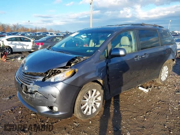 ✅ 2015 Toyota Sienna XLE • VIN: 5TDDK3DCXFS120394 • Lot: 43794858. Listed on IAAI with 164,847 mi. Free auction sales archive from the USA and detailed vehicle history report at DreamBid. Image 17.