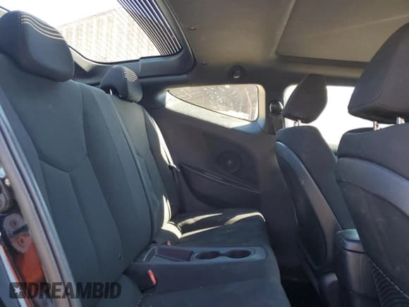 ✅ 2017 Hyundai Veloster Value Edition • VIN: KMHTC6AD7HU320179 • Лот: 91720115. Опубликован ранее на Copart с пробегом 92 314 миль. Бесплатный доступ к архиву аукционных продаж из США и подробный отчёт об истории автомобиля на DreamBid. Изображение 10.