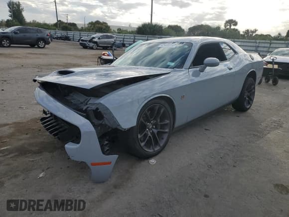 ✅ 2022 Dodge Challenger R/T Scat Pack • VIN: 2C3CDZFJ3NH160242 • Lot: 42449314. Wystawiony na Copart z przebiegiem 35 834 mil. Bezpłatny archiwum sprzedaży aukcyjnych z USA i szczegółowy raport historii pojazdu na DreamBid. Zdjęcie 1.
