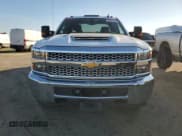 ✅ 2019 Chevrolet Silverado 2500HD Work Truck • VIN: 1GC1KREY3KF189017 • Лот: 87755155. Опубликован ранее на Copart с пробегом 121 864 миль. Бесплатный доступ к архиву аукционных продаж из США и подробный отчёт об истории автомобиля на DreamBid. Изображение 5.