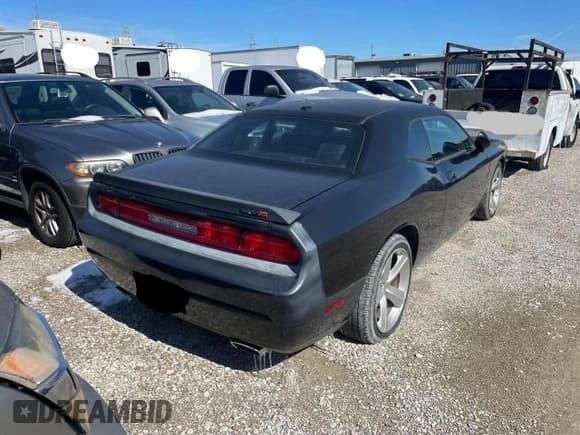 ✅ 2009 Dodge Challenger SRT-8 • VIN: 2B3LJ74W19H617533 • Lot: 47324595. Wystawiony na Copart z przebiegiem 132 995 mil. Bezpłatny archiwum sprzedaży aukcyjnych z USA i szczegółowy raport historii pojazdu na DreamBid. Zdjęcie 4.