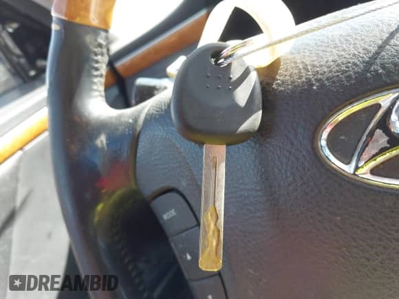 2008 Hyundai Azera Limited с VIN KMHFC46FX8A318696, выставлен на аукционе IAAI как лот 41911144 с пробегом 229 327 миль миль и . История ставок и продаж доступна на DreamBid. Изображение 11.