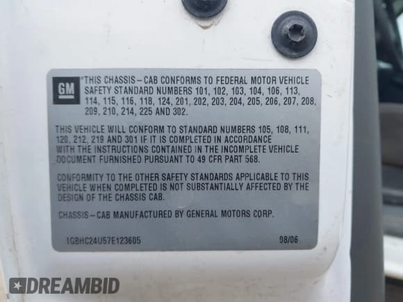 ✅ 2007 Chevrolet Silverado 2500HD Work Truck • VIN: 1GBHC24U57E123605 • Lot: 42027406. Wystawiony na IAAI z przebiegiem 201 311 mil. Bezpłatny archiwum sprzedaży aukcyjnych z USA i szczegółowy raport historii pojazdu na DreamBid. Zdjęcie 9.