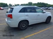 ✅ 2013 Kia Sorento SX • VIN: 5XYKWDA23DG364881 • Lot: 42901571. Wystawiony na IAAI z przebiegiem 171 249 mil. Bezpłatny archiwum sprzedaży aukcyjnych z USA i szczegółowy raport historii pojazdu na DreamBid. Zdjęcie 4.