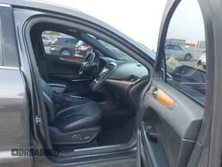 ✅ 2017 Lincoln MKC Reserve • VIN: 5LMCJ3C90HUL32846 • Lot: 43750569. Listed on IAAI with 97,342 mi. Free auction sales archive from the USA and detailed vehicle history report at DreamBid. Image 5.