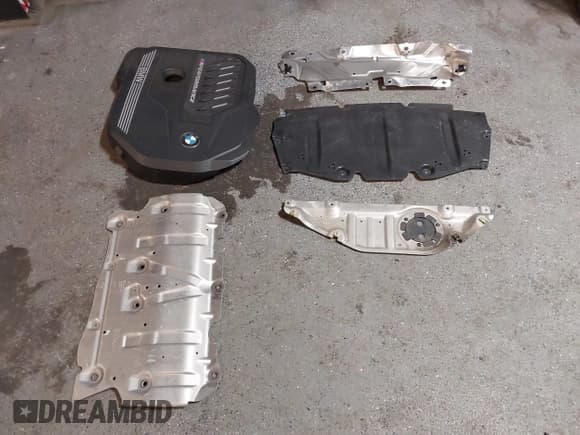 ✅ 2020 BMW 3 Series M340i xDrive • VIN: WBA5U9C02LFH25496 • Lot: 42046111. Wystawiony na IAAI z przebiegiem 49 957 mil. Bezpłatny archiwum sprzedaży aukcyjnych z USA i szczegółowy raport historii pojazdu na DreamBid. Zdjęcie 12.