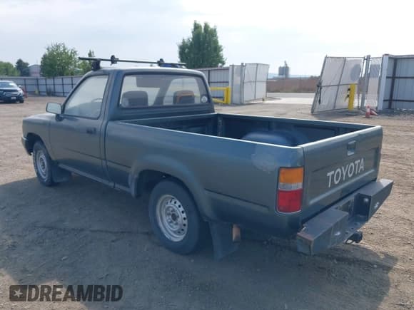 ✅ 1992 Toyota Pickup • VIN: JT4RN81A0N0091342 • Lot: 42886313. Wystawiony na IAAI z przebiegiem 118 836 mil. Bezpłatny archiwum sprzedaży aukcyjnych z USA i szczegółowy raport historii pojazdu na DreamBid. Zdjęcie 3.
