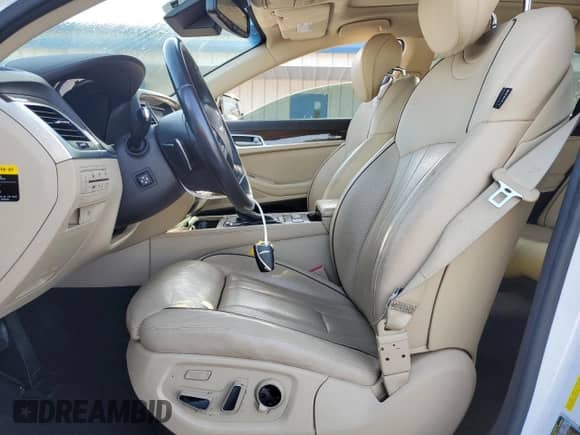 2015 Hyundai Genesis 3.8L z VIN KMHGN4JEXFU089588, wystawiony jako Copart lot #79562104 z przebiegiem 59 439 mil mil oraz Nie do naprawy • Non repairable. Historia ofert i sprzedaży dostępna na DreamBid. Obrazek 7.