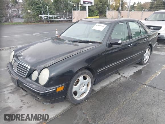 ✅ 2000 Mercedes-Benz E 320 • VIN: WDBJF70J4YB130785 • Lot: 43699751. Listed on IAAI with 154,417 mi. Free auction sales archive from the USA and detailed vehicle history report at DreamBid. Image 2.