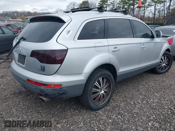 ✅ 2008 Audi Q7 Premium • VIN: WA1BV74L28D054633 • Lot: 42026140. Wystawiony na IAAI z przebiegiem Nie podano. Bezpłatny archiwum sprzedaży aukcyjnych z USA i szczegółowy raport historii pojazdu na DreamBid. Zdjęcie 4.