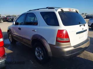 ✅ 2004 Kia Sorento LX • VIN: KNDJD733345321594 • Lot: 43637749. Wystawiony na IAAI z przebiegiem 212 581 mil. Bezpłatny archiwum sprzedaży aukcyjnych z USA i szczegółowy raport historii pojazdu na DreamBid. Zdjęcie 3.