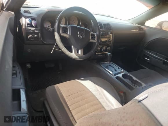 ✅ 2011 Dodge Challenger • VIN: 2B3CJ4DG5BH542820 • Lot: 49495645. Wystawiony na Copart z przebiegiem 222 720 mil. Bezpłatny archiwum sprzedaży aukcyjnych z USA i szczegółowy raport historii pojazdu na DreamBid. Zdjęcie 8.