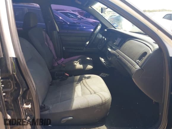 ✅ 2008 Ford Police Interceptor • VIN: 2FAHP71V58X160007 • Lot: 42807248. Wystawiony na IAAI z przebiegiem Nie podano. Bezpłatny archiwum sprzedaży aukcyjnych z USA i szczegółowy raport historii pojazdu na DreamBid. Zdjęcie 5.