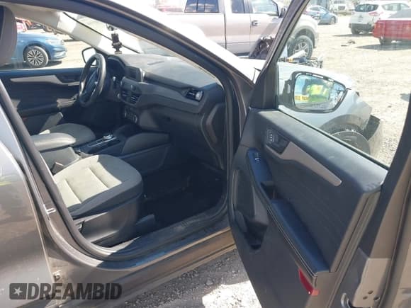 ✅ 2021 Ford Escape S • VIN: 1FMCU9F6XMUA19991 • Lot: 42869166. Wystawiony na IAAI z przebiegiem 97 239 mil. Bezpłatny archiwum sprzedaży aukcyjnych z USA i szczegółowy raport historii pojazdu na DreamBid. Zdjęcie 5.