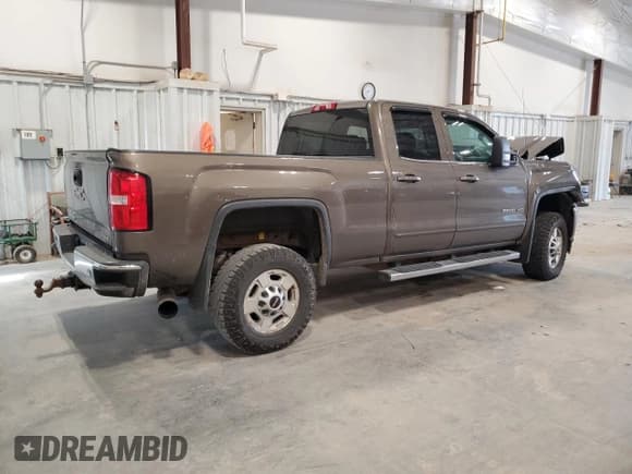 ✅ 2015 GMC Sierra 2500HD SLE • VIN: 1GT22YE85FZ136144 • Lot: 59373905. Wystawiony na Copart z przebiegiem 142 999 mil. Bezpłatny archiwum sprzedaży aukcyjnych z USA i szczegółowy raport historii pojazdu na DreamBid. Zdjęcie 3.
