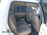 ✅ 2003 Ford Explorer XLT • VIN: 1FMDU63W83ZB08256 • Lot: 42015597. Wystawiony na IAAI z przebiegiem 248 856 mil. Bezpłatny archiwum sprzedaży aukcyjnych z USA i szczegółowy raport historii pojazdu na DreamBid. Zdjęcie 8.