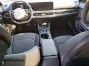 ✅ 2025 Kia K4 LXS • VIN: 3KPFT4DE1SE130975 • Lot: 84660995. Wystawiony na Copart z przebiegiem 10 989 mil. Bezpłatny archiwum sprzedaży aukcyjnych z USA i szczegółowy raport historii pojazdu na DreamBid. Zdjęcie 8.