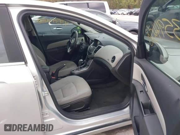 2013 Chevrolet Cruze 1LT z VIN 1G1PC5SB4D7324639, wystawiony jako IAAI lot #43594420 z przebiegiem 143 044 mil mil oraz . Historia ofert i sprzedaży dostępna na DreamBid. Obrazek 5.