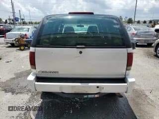 ✅ 2005 Chevrolet Blazer LS • VIN: 1GNDT13X25K117749 • Lot: 59133375. Wystawiony na Copart z przebiegiem 194 235 mil. Bezpłatny archiwum sprzedaży aukcyjnych z USA i szczegółowy raport historii pojazdu na DreamBid. Zdjęcie 6.