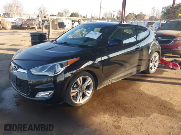 ✅ 2017 Hyundai Veloster • VIN: KMHTC6AD8HU323222 • Lot: 41387247. Wystawiony na IAAI z przebiegiem 39 473 mil. Bezpłatny archiwum sprzedaży aukcyjnych z USA i szczegółowy raport historii pojazdu na DreamBid. Zdjęcie 18.
