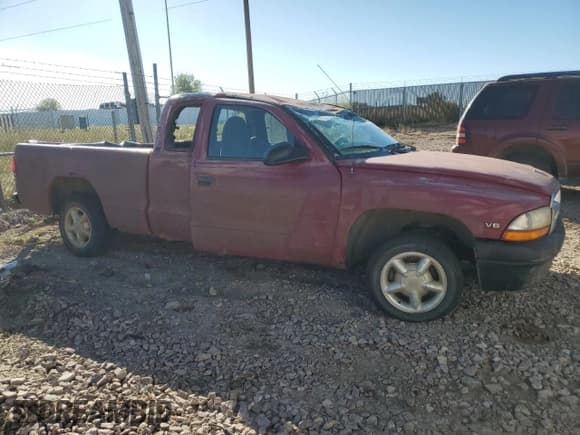 ✅ 1999 Dodge Dakota SLT • VIN: 1B7GL22X0XS314399 • Lot: 75156073. Wystawiony na Copart z przebiegiem Nie podano. Bezpłatny archiwum sprzedaży aukcyjnych z USA i szczegółowy raport historii pojazdu na DreamBid. Zdjęcie 4.