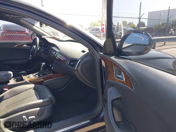 ✅ 2016 Audi A6 Prestige • VIN: WAUHGAFC0GN001679 • Lot: 42558550. Wystawiony na IAAI z przebiegiem 50 342 mil. Bezpłatny archiwum sprzedaży aukcyjnych z USA i szczegółowy raport historii pojazdu na DreamBid. Zdjęcie 5.