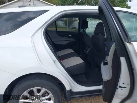 2018 Chevrolet Equinox LS с VIN 2GNAXREV7J6320182, выставлен на аукционе IAAI как лот 43262040 с пробегом 132 619 миль миль и . История ставок и продаж доступна на DreamBid. Изображение 8.