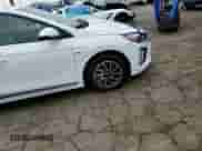 2020 Hyundai Ioniq SE с VIN KMHC75LJ5LU060827, выставлен на аукционе Copart как лот 56877195 с пробегом 30 722 миль миль и На запчасти • Non repairable. История ставок и продаж доступна на DreamBid. Изображение 14.