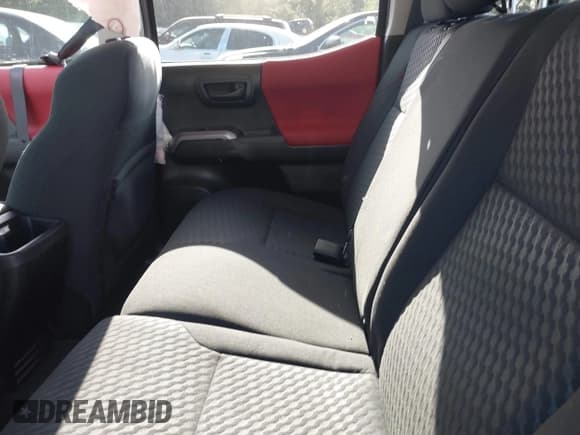 ✅ 2023 Toyota Tacoma SR5 • VIN: 3TMBZ5DN0PM038966 • Lot: 39839705. Wystawiony na IAAI z przebiegiem 14 911 mil. Bezpłatny archiwum sprzedaży aukcyjnych z USA i szczegółowy raport historii pojazdu na DreamBid. Zdjęcie 8.