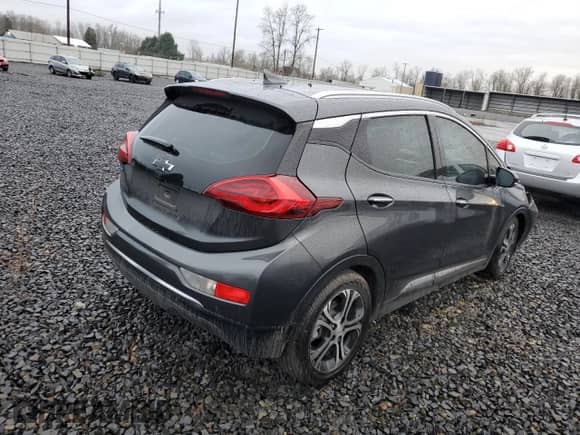 2021 Chevrolet Bolt EV Premier z VIN 1G1FZ6S03M4114176, wystawiony jako Copart lot #82215723 z przebiegiem 33 104 mil mil oraz . Historia ofert i sprzedaży dostępna na DreamBid. Obrazek 3.