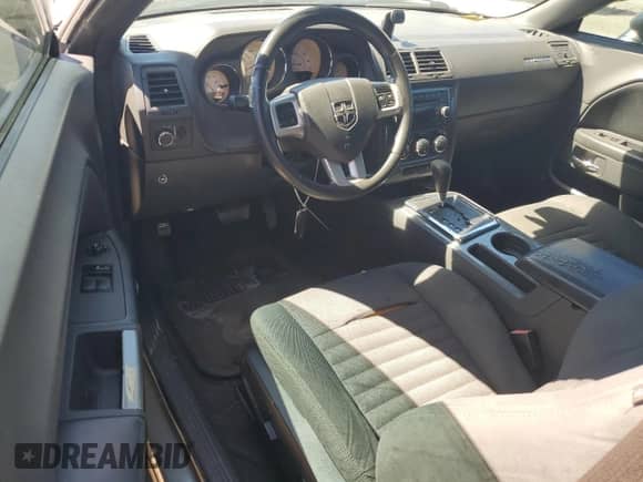 2012 Dodge Challenger SXT z VIN 2C3CDYAG7CH180240, wystawiony jako Copart lot #73298884 z przebiegiem 165 005 mil mil oraz Szkoda całkowita • Salvage title. Historia ofert i sprzedaży dostępna na DreamBid. Obrazek 8.