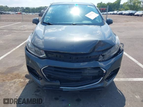 ✅ 2020 Chevrolet Trax LS • VIN: 3GNCJKSB1LL129013 • Lot: 42991541. Wystawiony na IAAI z przebiegiem 132 411 mil. Bezpłatny archiwum sprzedaży aukcyjnych z USA i szczegółowy raport historii pojazdu na DreamBid. Zdjęcie 12.