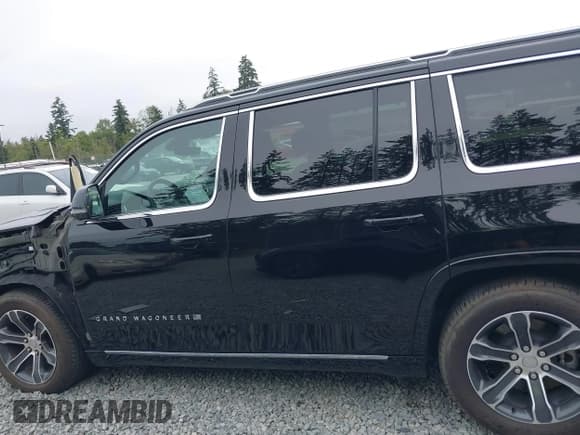 ✅ 2023 Jeep Grand Wagoneer • VIN: 1C4SJVEJ2PS573498 • Lot: 42684957. Listed on IAAI with 7,334 mi. Free auction sales archive from the USA and detailed vehicle history report at DreamBid. Image 15.