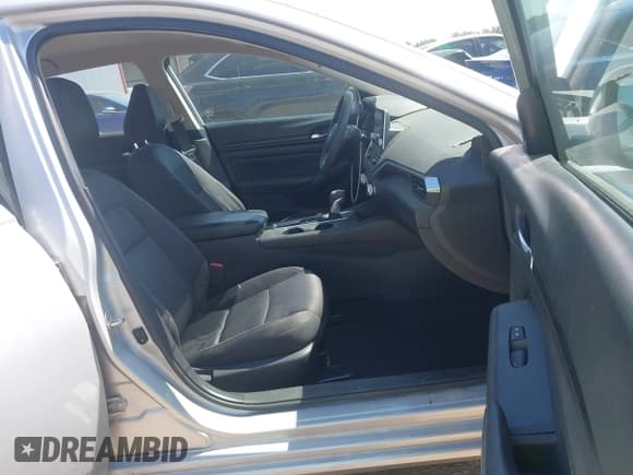 ✅ 2020 Nissan Altima S • VIN: 1N4BL4BV8LN312807 • Lot: 43321150. Wystawiony na IAAI z przebiegiem 119 216 mil. Bezpłatny archiwum sprzedaży aukcyjnych z USA i szczegółowy raport historii pojazdu na DreamBid. Zdjęcie 5.