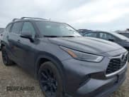 ✅ 2022 Toyota Highlander L • VIN: 5TDCZRAH5NS117041 • Lot: 42829998. Wystawiony na IAAI z przebiegiem 53 347 mil. Bezpłatny archiwum sprzedaży aukcyjnych z USA i szczegółowy raport historii pojazdu na DreamBid. Zdjęcie 1.