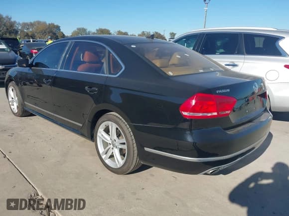 ✅ 2014 Volkswagen Passat SEL Premium • VIN: 1VWCS7A39EC080409 • Лот: 40917278. Опубликован ранее на IAAI с пробегом 140 783 миль. Бесплатный доступ к архиву аукционных продаж из США и подробный отчёт об истории автомобиля на DreamBid. Изображение 3.