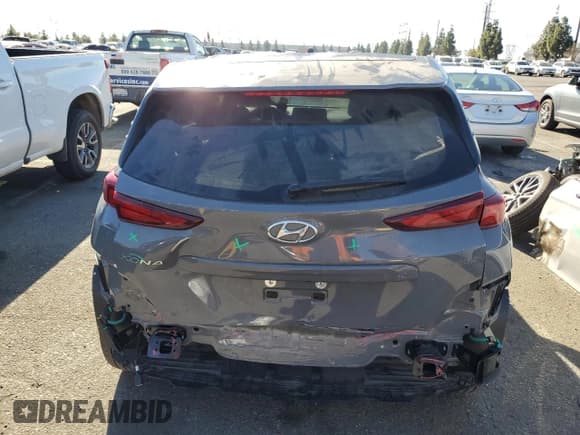 ✅ 2023 Hyundai Kona SE • VIN: KM8K23AG0PU183558 • Lot: 37441404. Wystawiony na Copart z przebiegiem 3 425 mil. Bezpłatny archiwum sprzedaży aukcyjnych z USA i szczegółowy raport historii pojazdu na DreamBid. Zdjęcie 6.