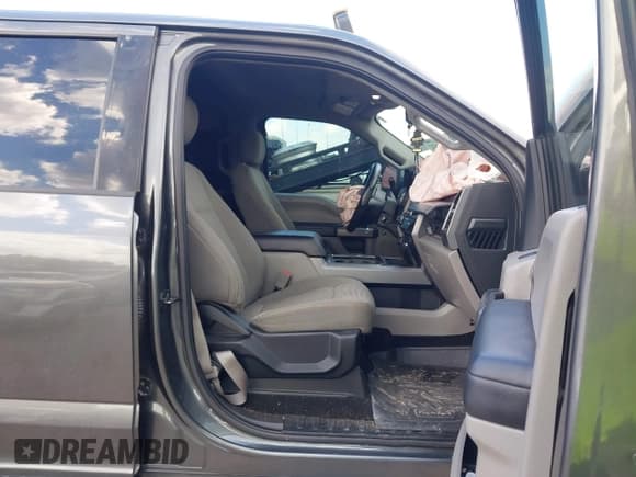 ✅ 2019 Ford F-250 XL • VIN: 1FT7W2BT7KEE03043 • Лот: 43128632. Опубликован ранее на IAAI с пробегом 178 854 миль. Бесплатный доступ к архиву аукционных продаж из США и подробный отчёт об истории автомобиля на DreamBid. Изображение 5.