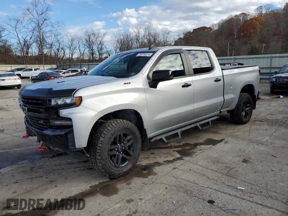 ✅ 2020 Chevrolet Silverado 1500 LT Trail Boss • VIN: 1GCPYFELXLZ249046 • Lot: 79070514. Wystawiony na Copart z przebiegiem 122 027 mil. Bezpłatny archiwum sprzedaży aukcyjnych z USA i szczegółowy raport historii pojazdu na DreamBid. Zdjęcie 1.