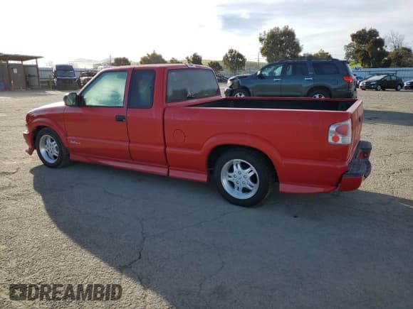 ✅ 2001 Chevrolet S-10 LS • VIN: 1GCCS19W318149851 • Lot: 45808875. Wystawiony na Copart z przebiegiem 160 218 mil. Bezpłatny archiwum sprzedaży aukcyjnych z USA i szczegółowy raport historii pojazdu na DreamBid. Zdjęcie 2.