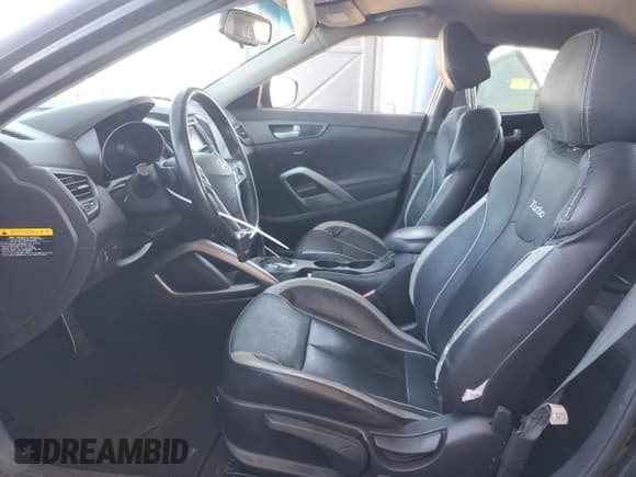 ✅ 2015 Hyundai Veloster Turbo • VIN: KMHTC6AE2FU235420 • Lot: 77596834. Wystawiony na Copart z przebiegiem 107 858 mil. Bezpłatny archiwum sprzedaży aukcyjnych z USA i szczegółowy raport historii pojazdu na DreamBid. Zdjęcie 7.