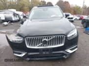 ✅ 2025 Volvo XC90 • VIN: YV4H60JF7S1303761 • Lot: 43584021. Wystawiony na IAAI z przebiegiem 9 510 mil. Bezpłatny archiwum sprzedaży aukcyjnych z USA i szczegółowy raport historii pojazdu na DreamBid. Zdjęcie 19.