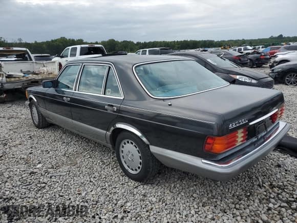 ✅ 1987 Mercedes-Benz 420 SEL • VIN: WDBCA35D6HA331483 • Lot: 71795554. Wystawiony na Copart z przebiegiem 126 557 mil. Bezpłatny archiwum sprzedaży aukcyjnych z USA i szczegółowy raport historii pojazdu na DreamBid. Zdjęcie 2.