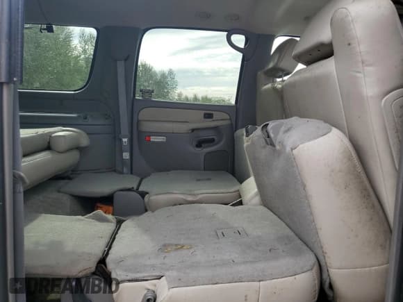 ✅ 2000 Chevrolet Suburban LS • VIN: 3GNFK16T0YG206798 • Лот: 69590985. Опубликован ранее на Copart с пробегом 262 502 миль. Бесплатный доступ к архиву аукционных продаж из США и подробный отчёт об истории автомобиля на DreamBid. Изображение 11.