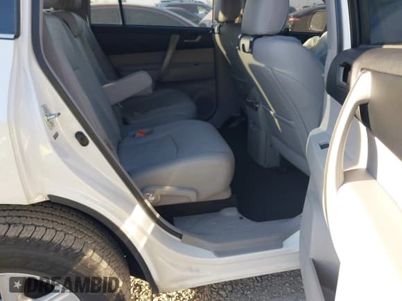 ✅ 2013 Toyota Highlander Plus • VIN: 5TDBK3EH5DS225827 • Lot: 43533454. Listed on IAAI with 113,826 mi. Free auction sales archive from the USA and detailed vehicle history report at DreamBid. Image 8.